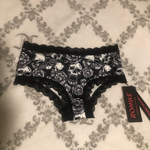 ROMWE Skull, Rose, & Star Underwear, Pack of 3 - Picture 3 of 10